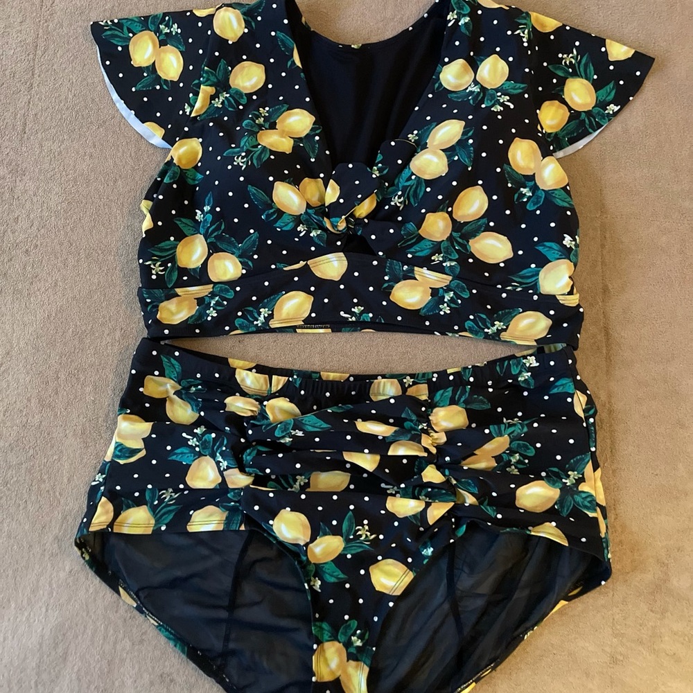 Torrid Lemon 2 Piece Swimsuit size 3x/4x♥️